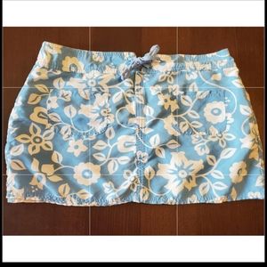 Reversible Board/swim skirt. Front pockets,velcro and shoelace closure.